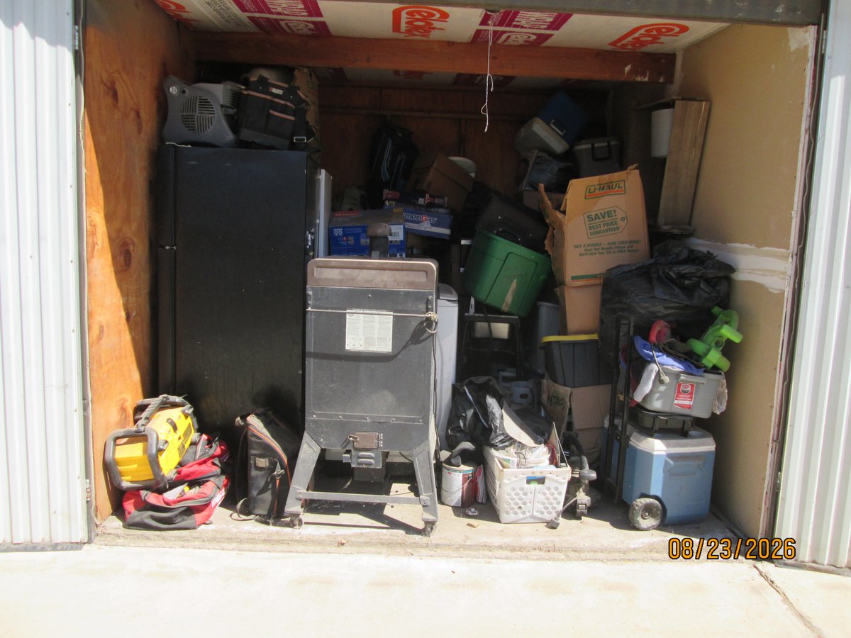 10 x 10 storage unit in Bakersfield, CA