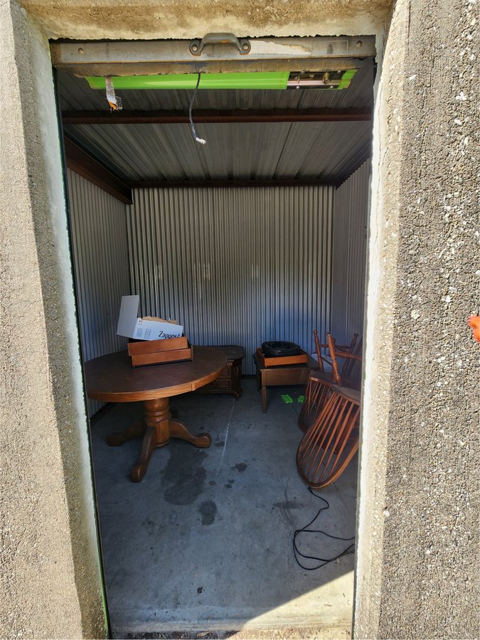 10 x 10 storage unit in Louisville, KY