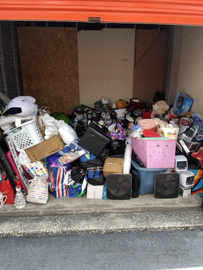 10 x 10 storage unit in Orlando, FL