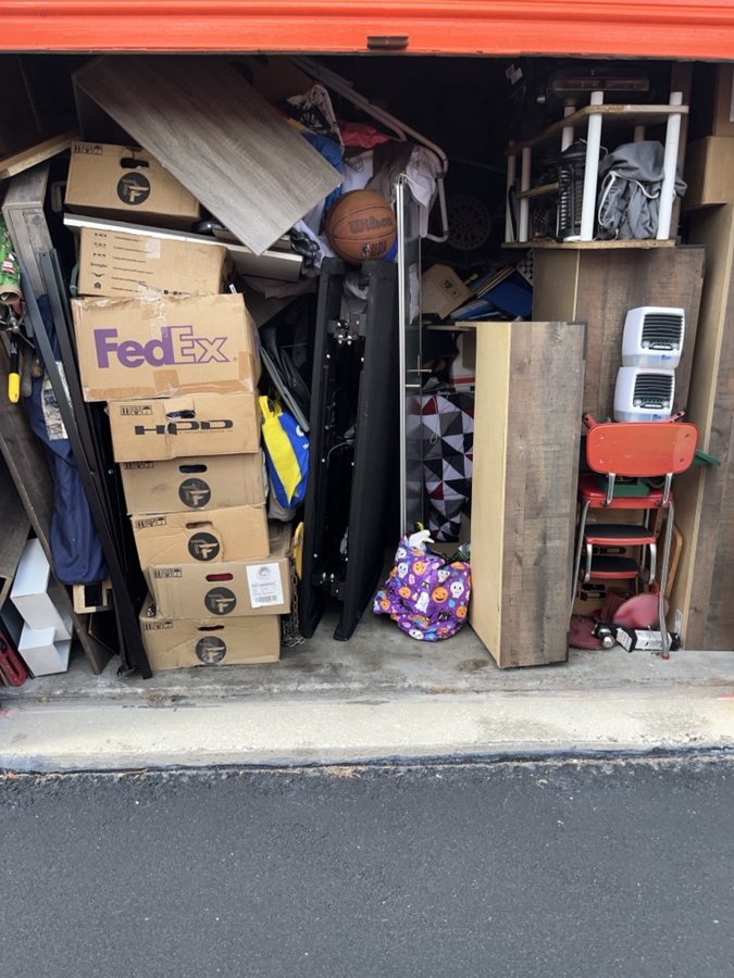 10 x 10 storage unit in Orlando, FL