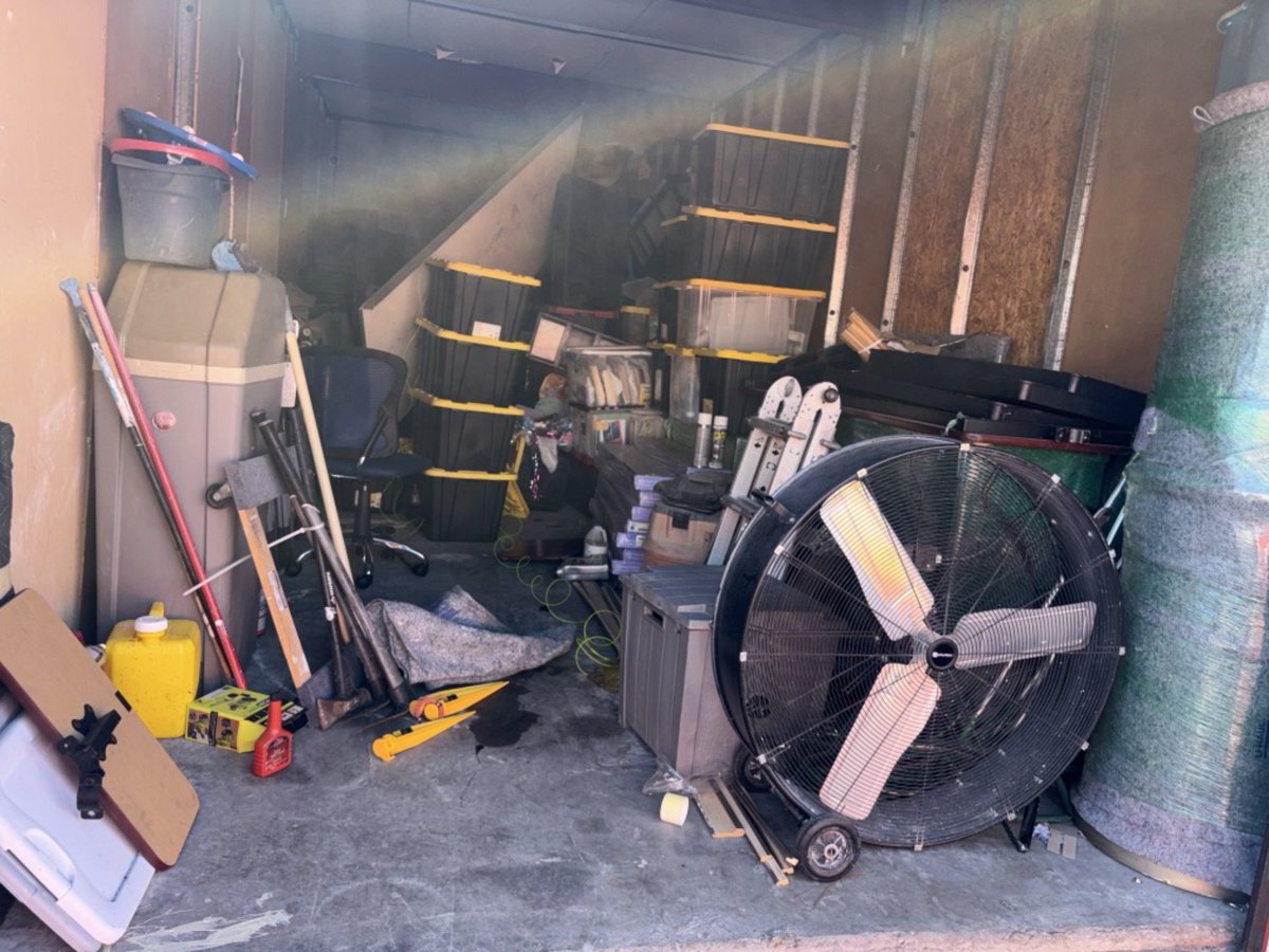 10 x 30 storage unit in Orlando, FL
