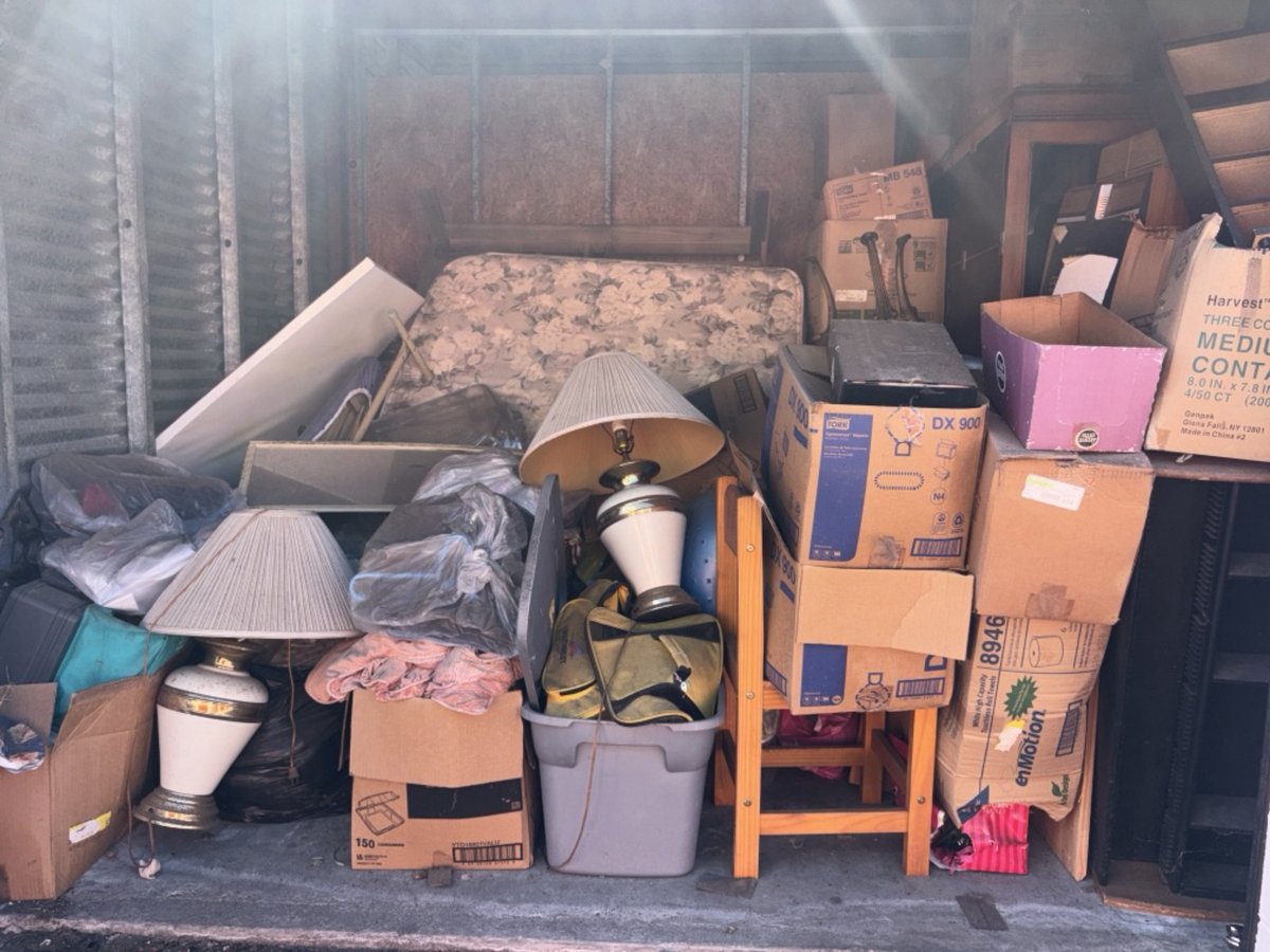 10 x 10 storage unit in Orlando, FL