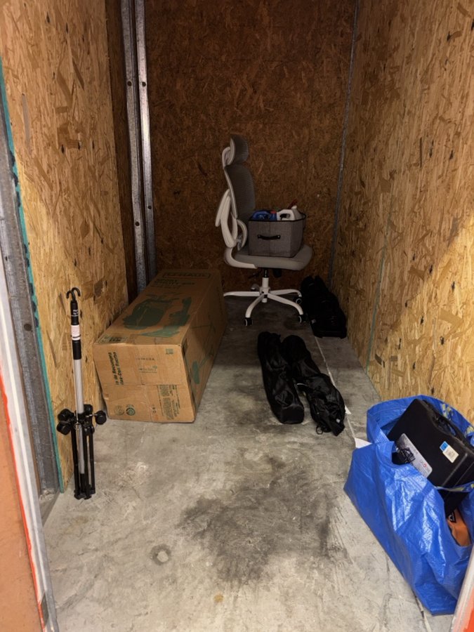 5 x 10 storage unit in Orlando, FL