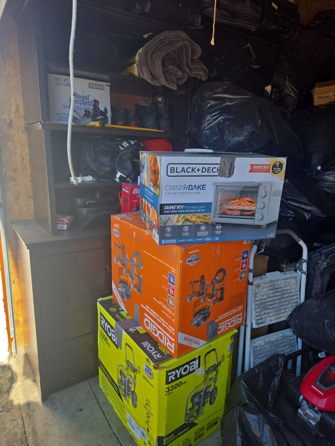 10 x 20 storage unit in Laurel, MD