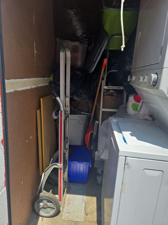 5 x 10 storage unit in Laurel, MD
