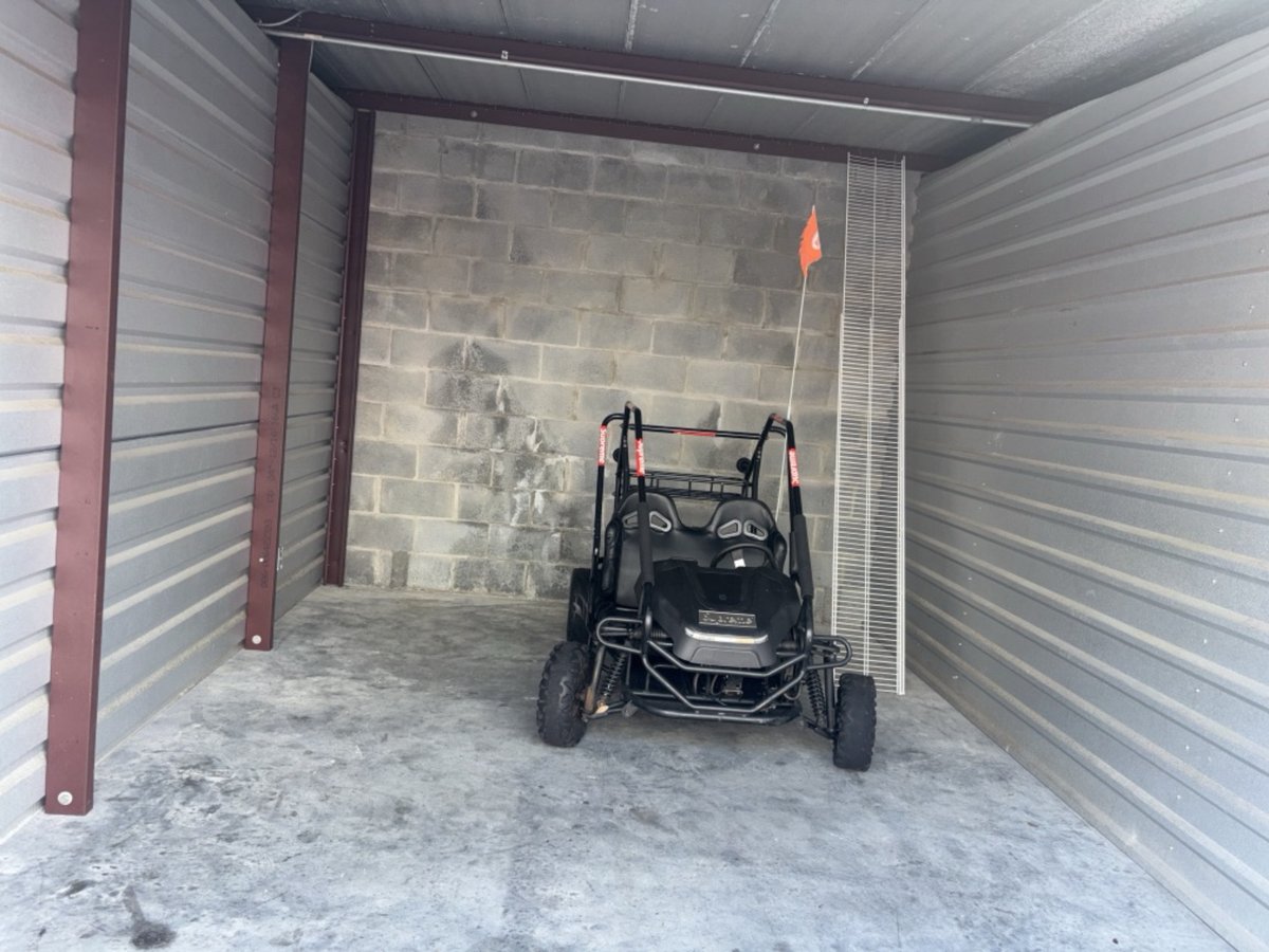 10 x 15 storage unit in Orlando, FL