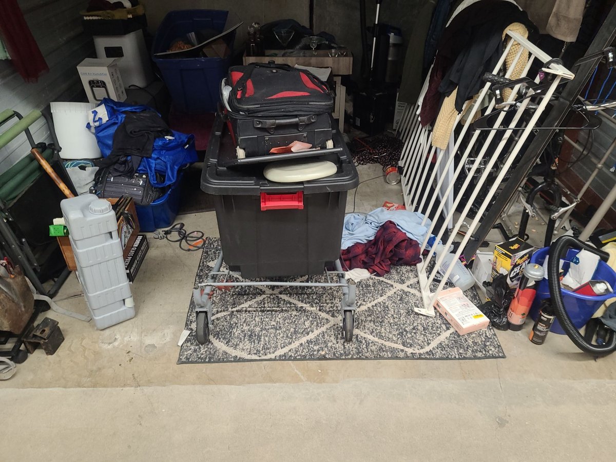 10 x 10 storage unit in Portland, OR