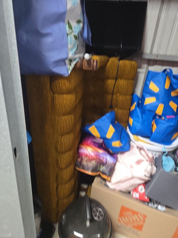 5 x 8 storage unit in Laurel, MD