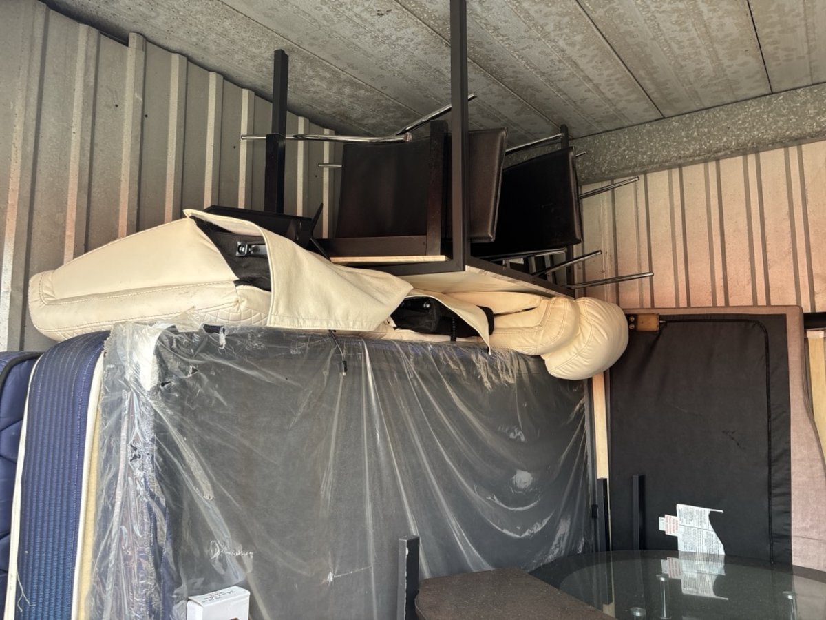 10 x 10 storage unit in Orlando, FL