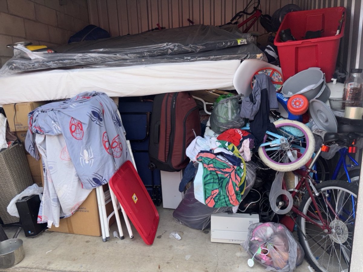 10 x 10 storage unit in Orlando, FL