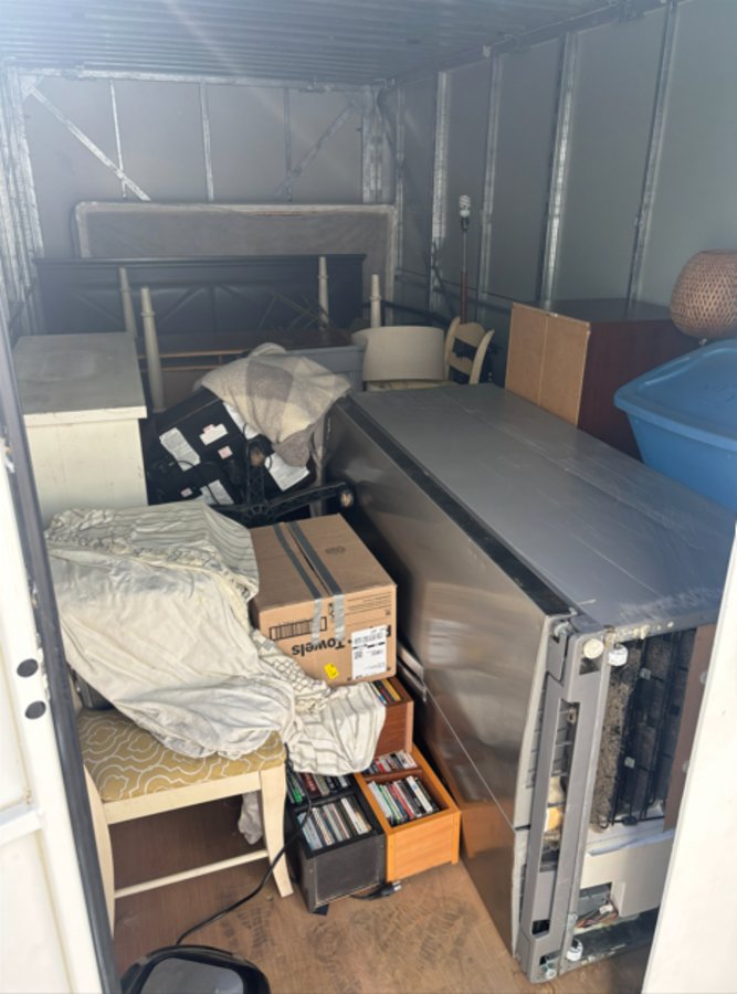 8 x 16 storage unit in Gardena, CA