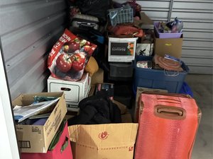 10 x 10 storage unit in Middletown, NY