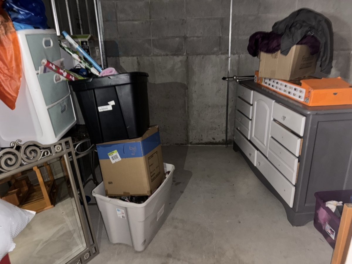 10 x 10 storage unit in Florissant, MO