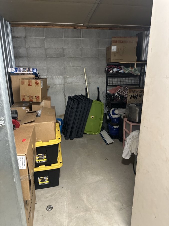 10 x 10 storage unit in Florissant, MO