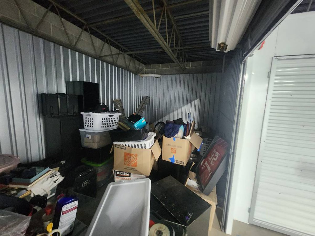 20 x 10 storage unit in Lenexa, KS