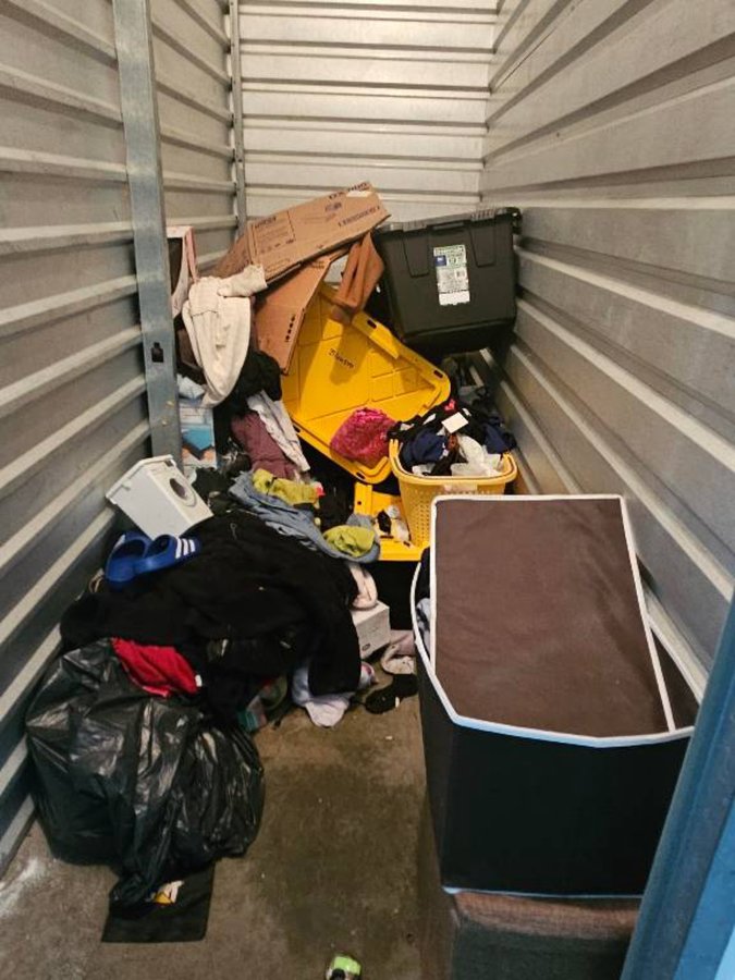 4 x 10 storage unit in Norfolk, VA