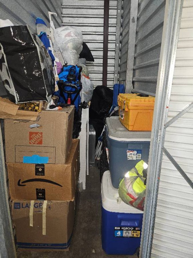 4 x 10 storage unit in Norfolk, VA
