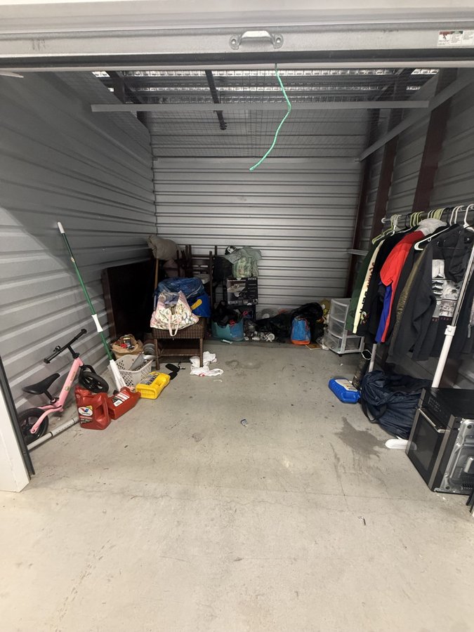 10 x 10 storage unit in Oxon Hill, MD