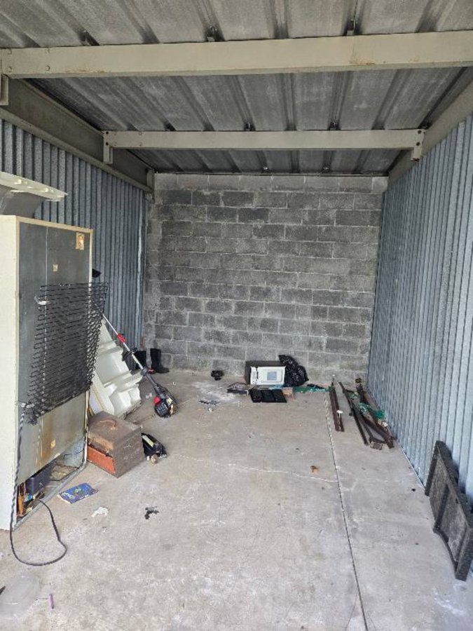 10 x 20 storage unit in Lincoln Park, MI