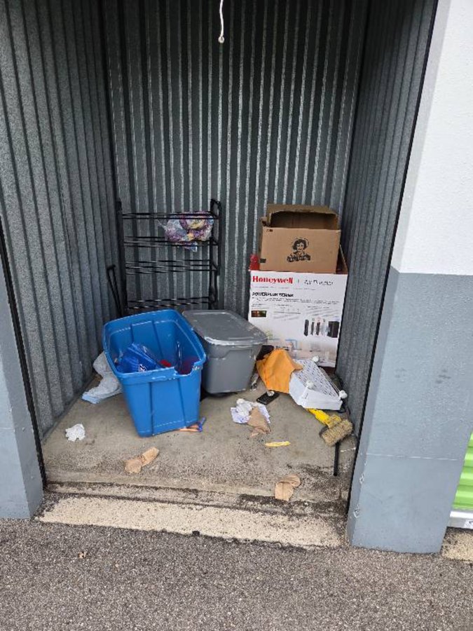 5 x 5 storage unit in Lincoln Park, MI