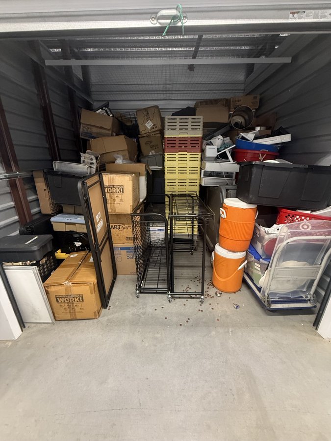 10 x 10 storage unit in Oxon Hill, MD