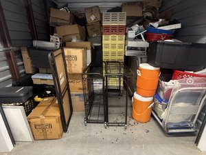 10 x 10 storage unit in Oxon Hill, MD