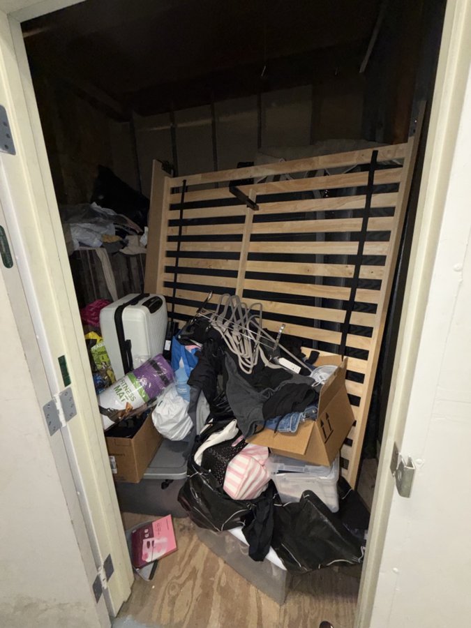 10 x 10 storage unit in Van Nuys, CA