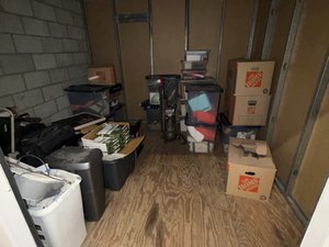 10 x 10 storage unit in Van Nuys, CA