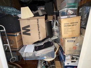 10 x 10 storage unit in Van Nuys, CA