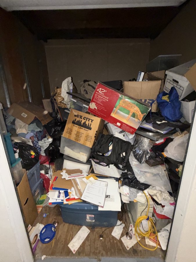 10 x 10 storage unit in Van Nuys, CA