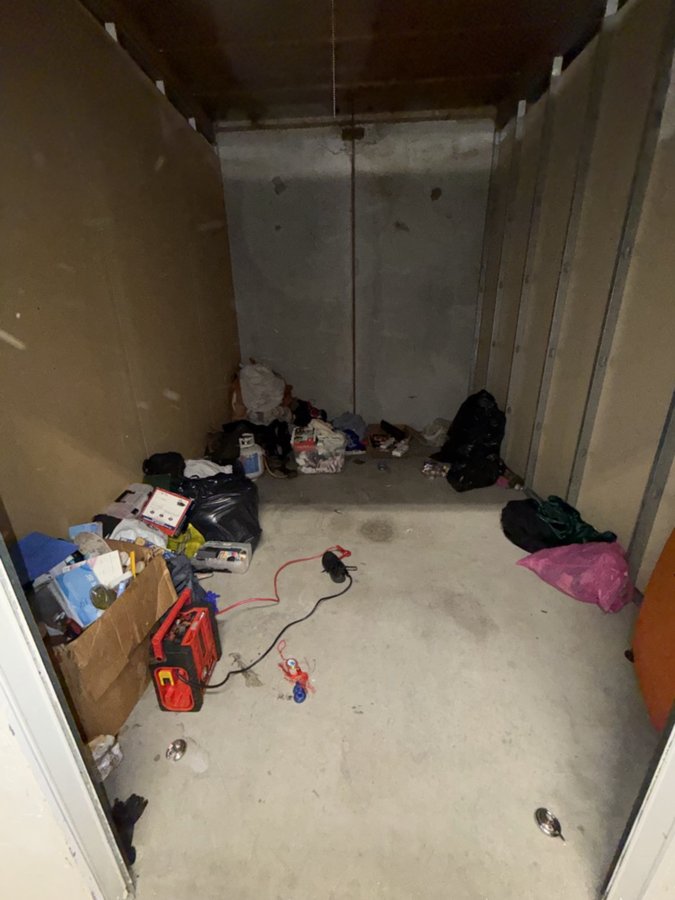 10 x 15 storage unit in Van Nuys, CA