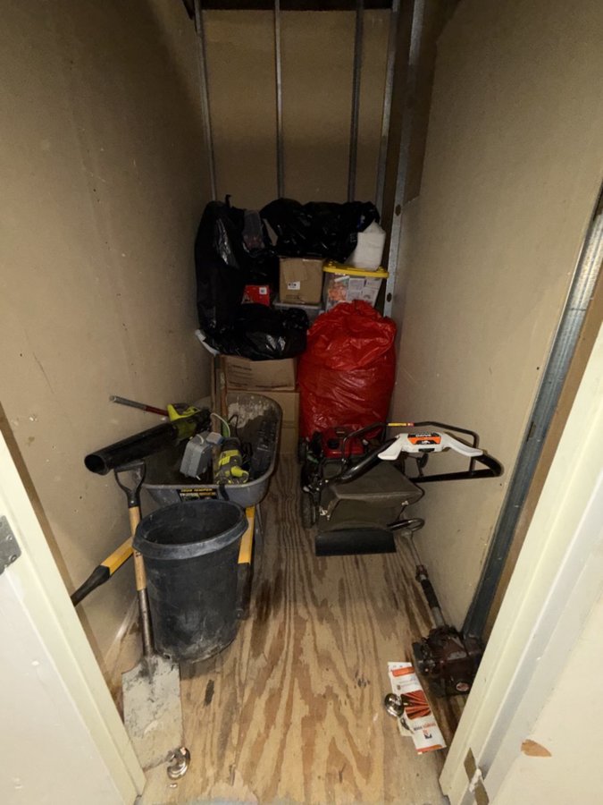 5 x 10 storage unit in Van Nuys, CA