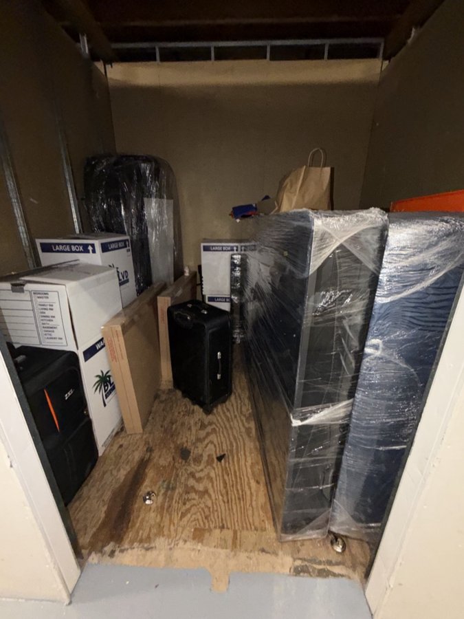 10 x 10 storage unit in Van Nuys, CA