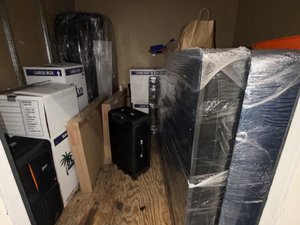 10 x 10 storage unit in Van Nuys, CA