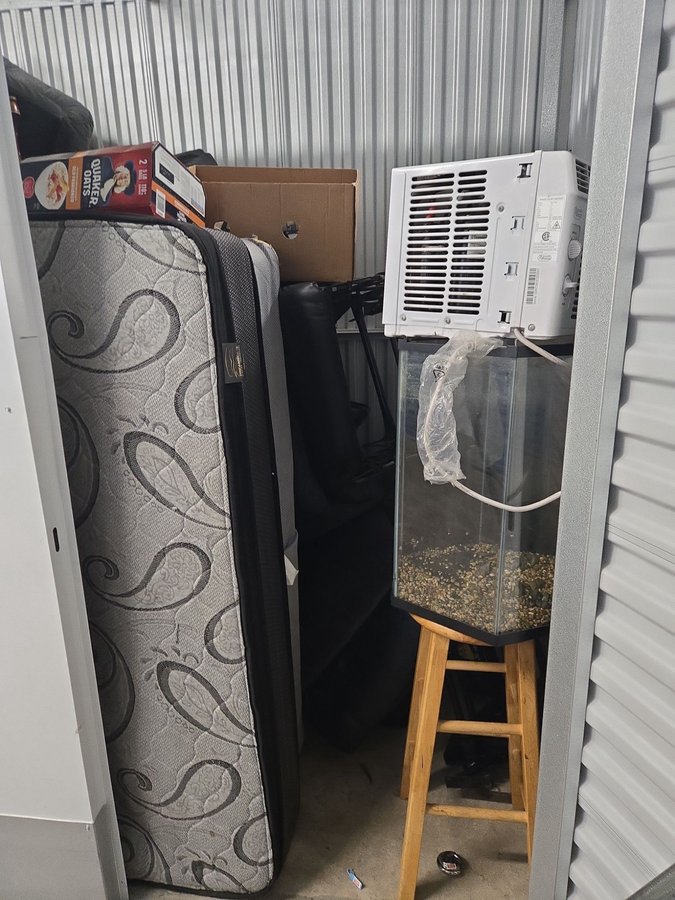 10 x 5 storage unit in Baltimore, MD