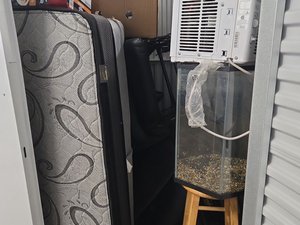 10 x 5 storage unit in Baltimore, MD