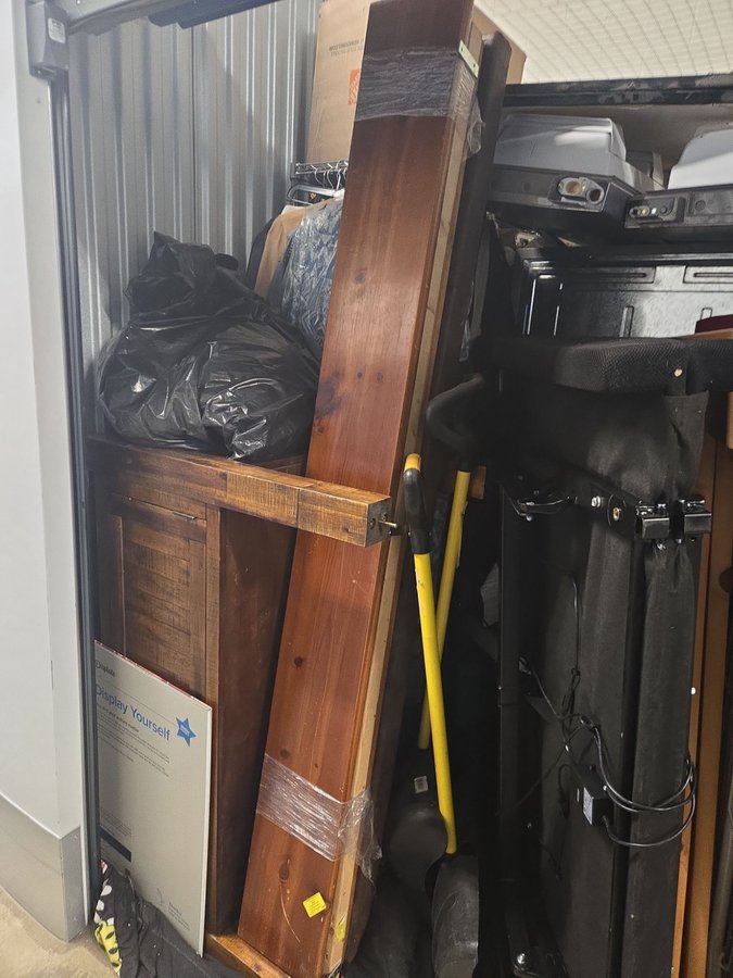 10 x 10 storage unit in Baltimore, MD