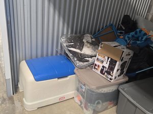 10 x 10 storage unit in Baltimore, MD
