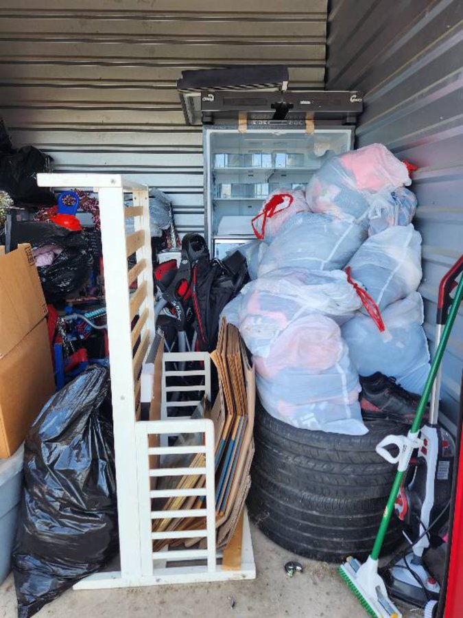 10 x 10 storage unit in Pasadena, TX