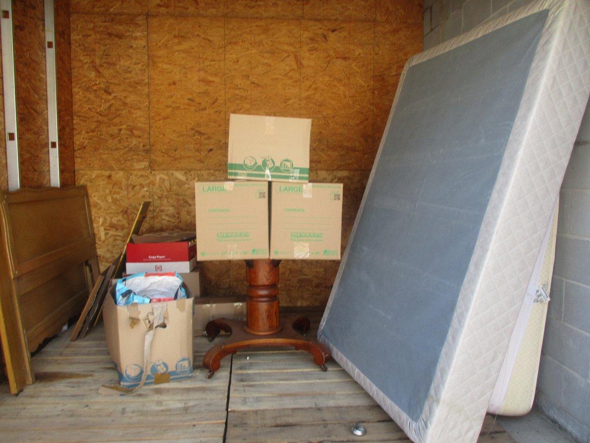 10 x 10 storage unit in Ralston, NE