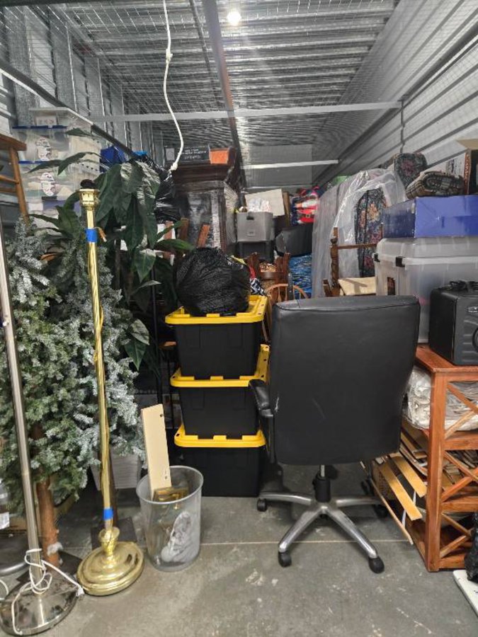 10 x 30 storage unit in Lynnwood, WA