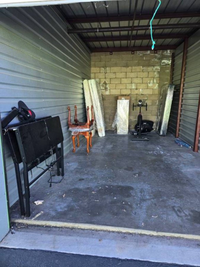 10 x 20 storage unit in Elk Grove, CA