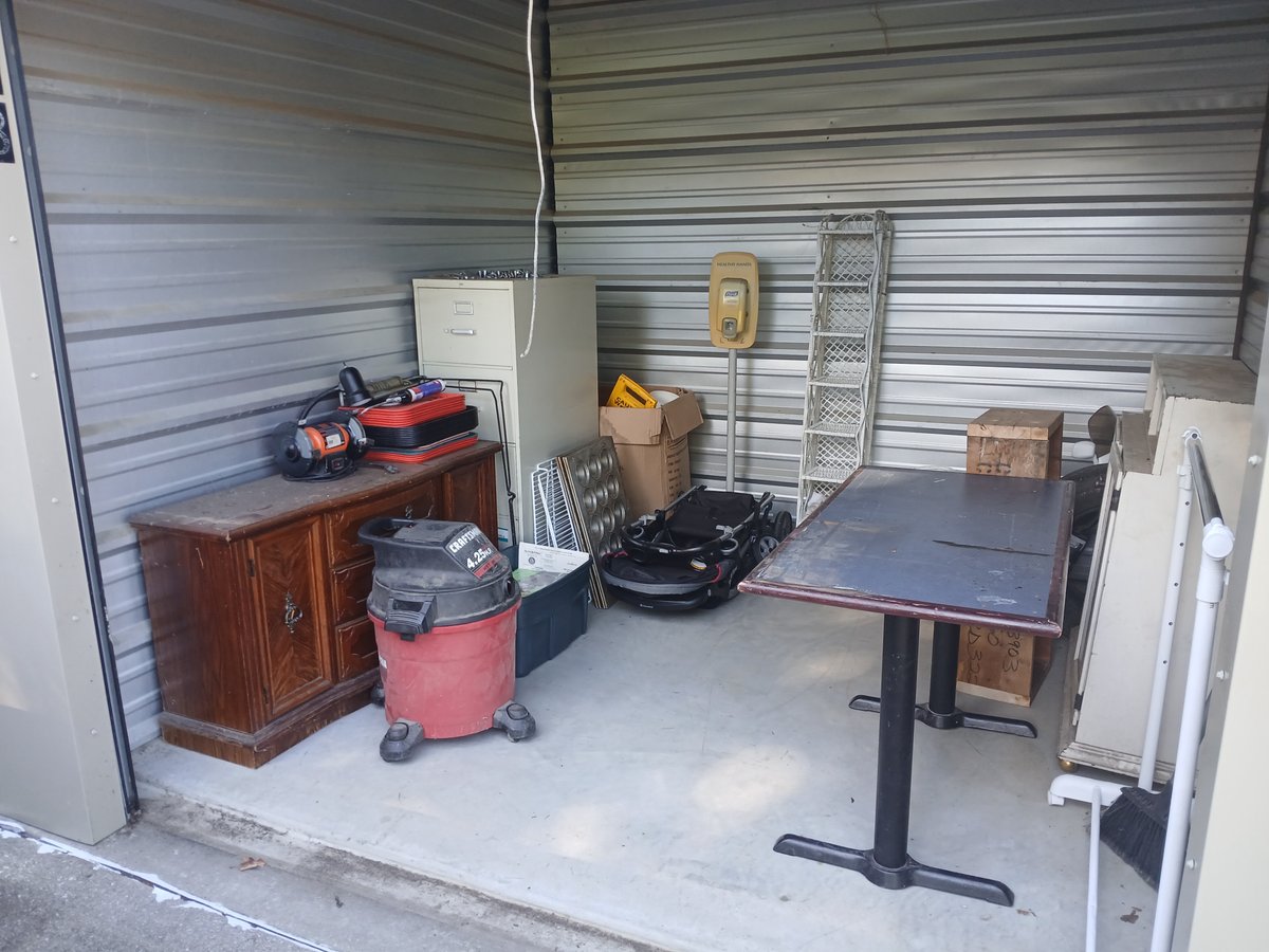 10 x 10 storage unit in East Peoria, IL