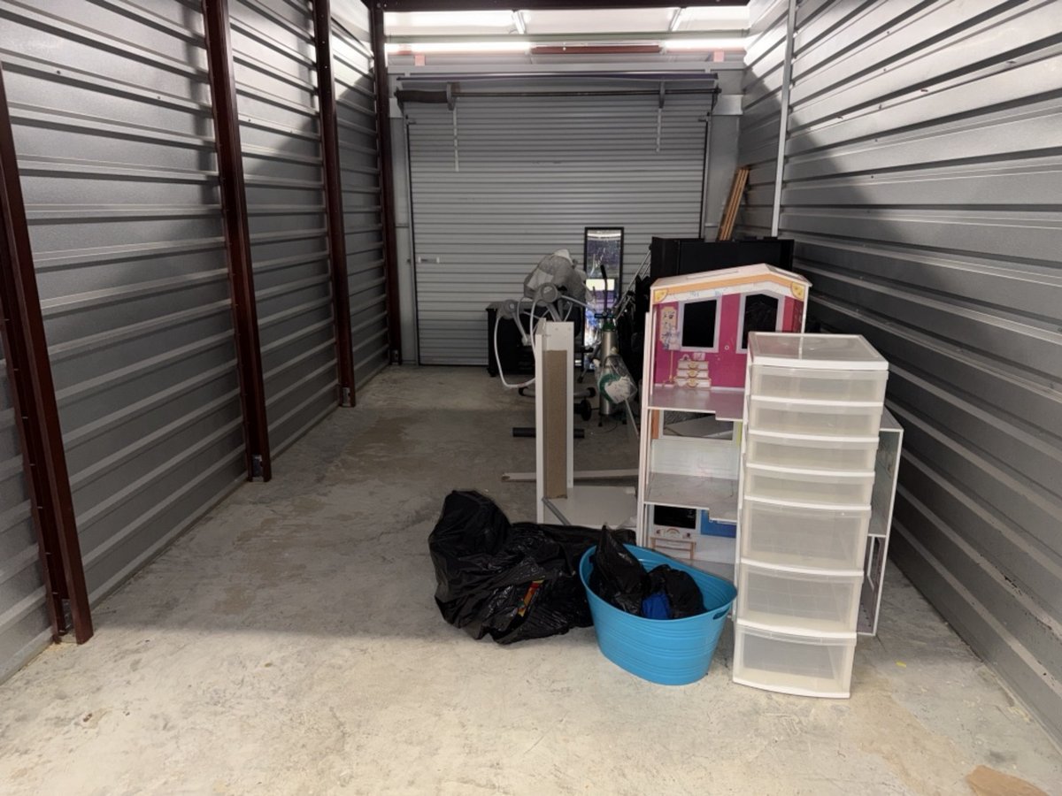 10 x 20 storage unit in Centreville, VA