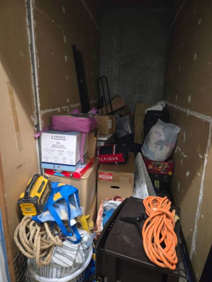 5 x 8 storage unit in Los Angeles, CA