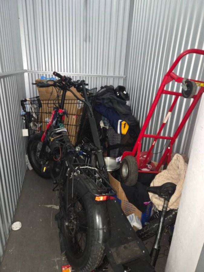 5 x 10 storage unit in Los Angeles, CA