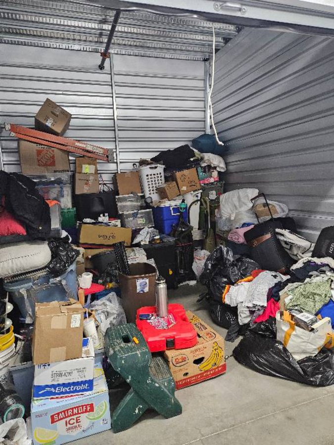 10 x 10 storage unit in Vista, CA