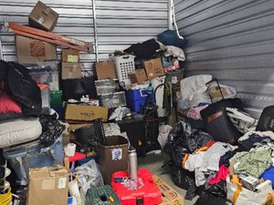 10 x 10 storage unit in Vista, CA
