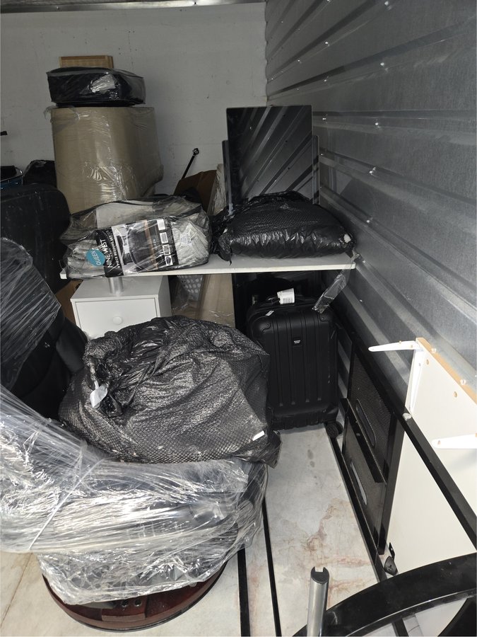 10 x 15 storage unit in Miami, FL