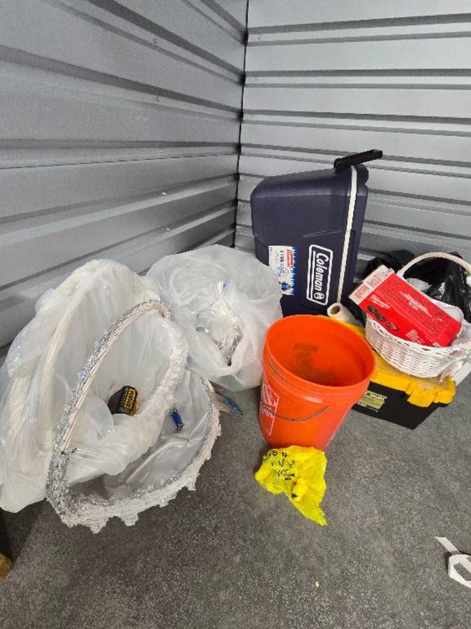 10 x 7 storage unit in Los Angeles, CA